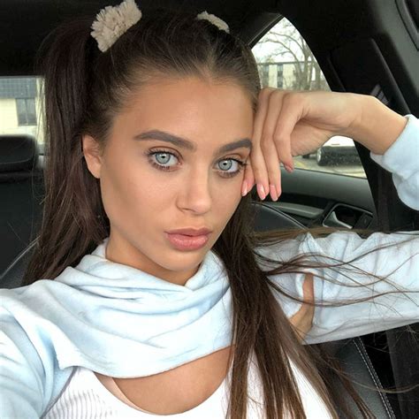 Sep 22, 2021 · Lana Rhoades shared a snap of her baby bump on social media months after confirming her pregnancy. The former porn star uploaded a nude photo of herself on Instagram.In the snap, Rhoades wore ... 